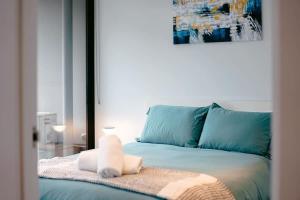 ErgoModern NorthMelbourne Apt w balcony pool gym