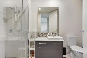 Cozy & Convenient Bundoora Apt withparking