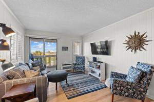 APATB IV on Shore Dr! 2 Bedroom Oceanview Unit!