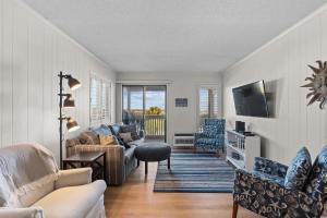 APATB IV on Shore Dr! 2 Bedroom Oceanview Unit!