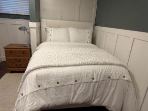 1Bed Cozy Retreat & Spacious Lounge
