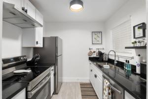 Cozy UF Condo - Near Shands UF VA on Archer Road !