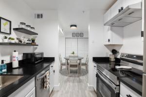 Cozy UF Condo - Near Shands UF VA on Archer Road !