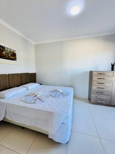 Apto completo a 5 minutos praia Taperapuan, com ar condicionado, piscina e churrasqueira