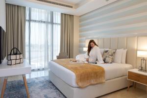 Bespoke Holiday Homes - Palm Jumeirah- 2 Bedroom Sea View with Pool & Beach Access, The 8