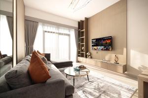 Modern 1-Bedroom Apartment with Luxurious Amenities in JVC