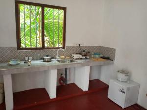 Tropical Paradise Polhena