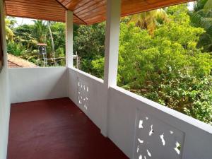 Tropical Paradise Polhena