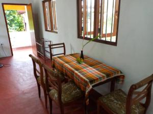 Tropical Paradise Polhena