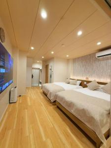 M house asakusa kaminarimon tokyo