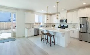 Modern Charming 4BR Home, Family Friendly, Office Space, Fast WiFi, Free Parking - 佛森