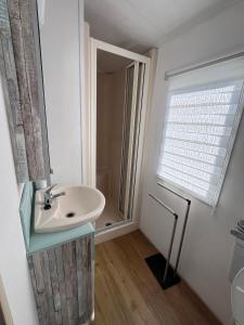 Campings La Pinede Ensoleillee au Camping La Dune Blanche : photos des chambres