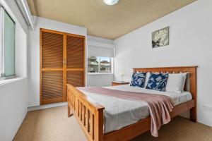 Mermaid Beachfront Retreat - Moments from Top Dining