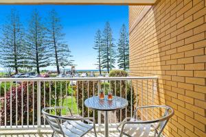 Mermaid Beachfront Retreat - Moments from Top Dining