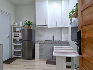 Sunset Suite Condo Style Stay with Motor Parking