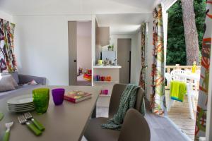 Campings Camping Officiel Siblu Domaine de Kerlann : photos des chambres