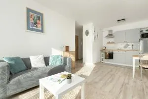 Spacious Apartment with Balcony in Gdańsk by Rent like home - 格但斯克普鲁什奇