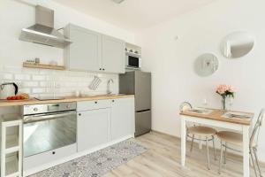 Spacious Apartment with Balcony in Gdańsk by Rent like home