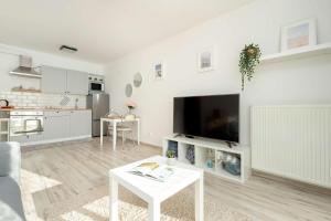 Spacious Apartment with Balcony in Gdańsk by Rent like home