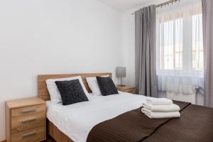 Sucharskiego Comfort Apartment by BookingHost