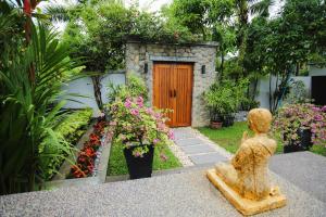 06 - Luxurious & Lavish Getaway in Surin Beach