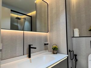 Warm and Elegant Studio in Dubai