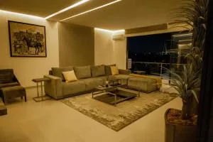 Naayaan Vibrant 2BR with Lekki Ikoyi bridge view and Pool - Bamgbose