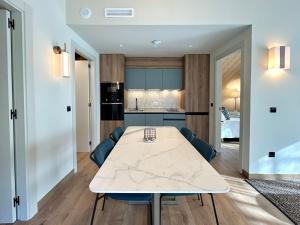 Apartamentos y Villas La Santilar