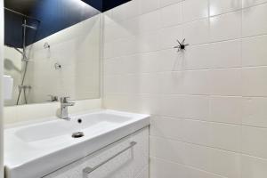Appartements Emilie 21 - a 200m de la plage : photos des chambres