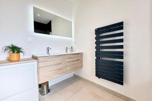 Maisons de vacances Luxury ! Villa de standing Piscine Plages a pied : photos des chambres