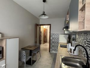 Moderne T2 avec balcon, parking et Wifi, animaux admis - FR-1-555-109