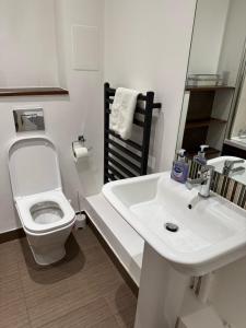 The Marina Quay 1 Bed 1 Bath In Gillingham