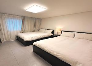 New Jins House - 5mins to Myeongdong station, 3 rooms, big living rooms