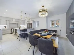 Oasis retreats perfect for large group close to beach - 罗奇福德