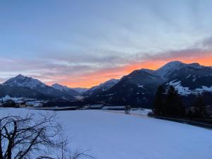 Apartment Wiesenhof - NATUR & WEITBLICK über Innsbruck - Ladestation für Elektroautos