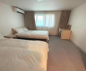 New Jins House - 5mins to Myeongdong station, 3 rooms, big living rooms