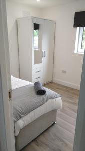 Enfield 5 bedroom - sleeps 6