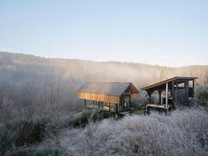 Hutstuf - The Weasel & hottub