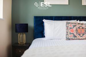 4 bedroom house in Shrewsbury with parking