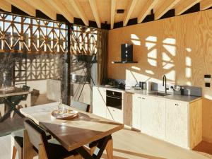 Hutstuf - The Weasel & hottub