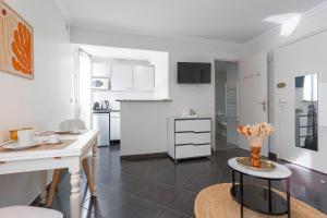 Rue Hoche by Halldis