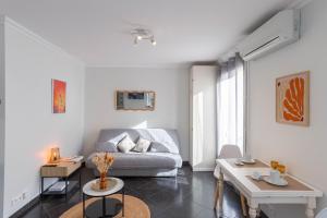 Rue Hoche by Halldis