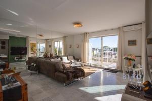 ROOF TERRACE OF 123m2 sea view double garage air conditioning