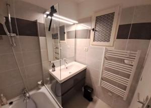 GASARTI Superbe T2 climatisé avec belle terrasse proche de la plage