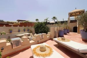 Dar Lysis private with pool and breakfasts