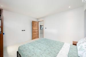 Penthouse 2BR Seaview Top Floor