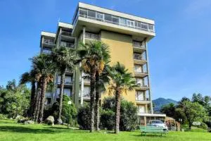 Tennis & Swim Apartment - 杰尔米尼亚加