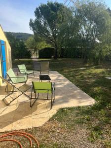 La maison aux volets bleus