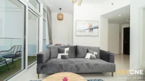 Carson Elegant Living in One Bedroom
