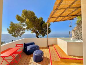 Jacuzzi Suite with Sea View Terrace room in Villa Bossa